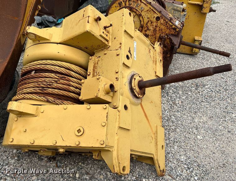 image for item MF9990 Hyster D7K  dozer winch