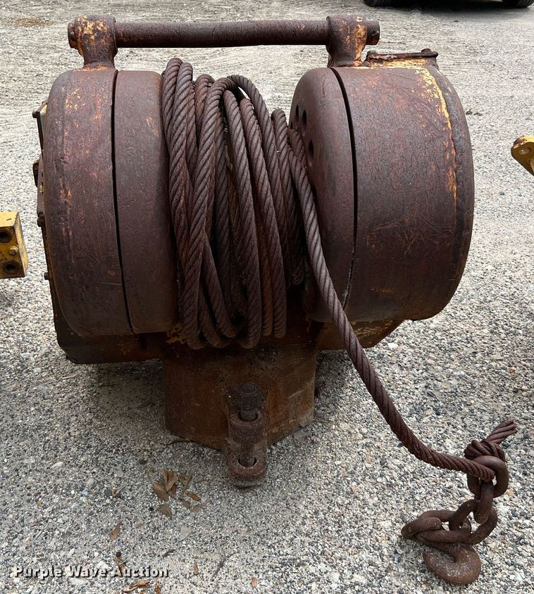 image for item MF9991 Hyster D7H  dozer winch