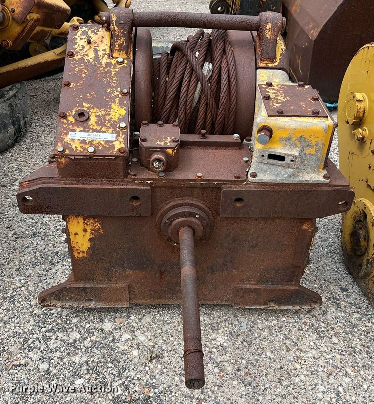 image for item MF9991 Hyster D7H  dozer winch