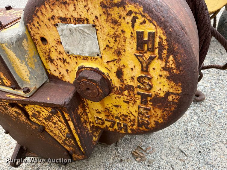 image for item MF9991 Hyster D7H  dozer winch