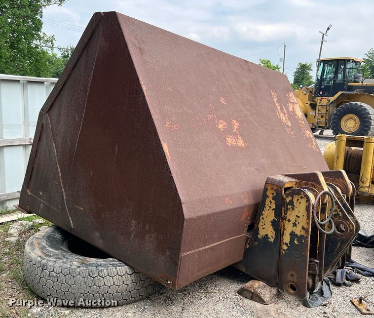 image for item MF9994 10' W roll out bucket