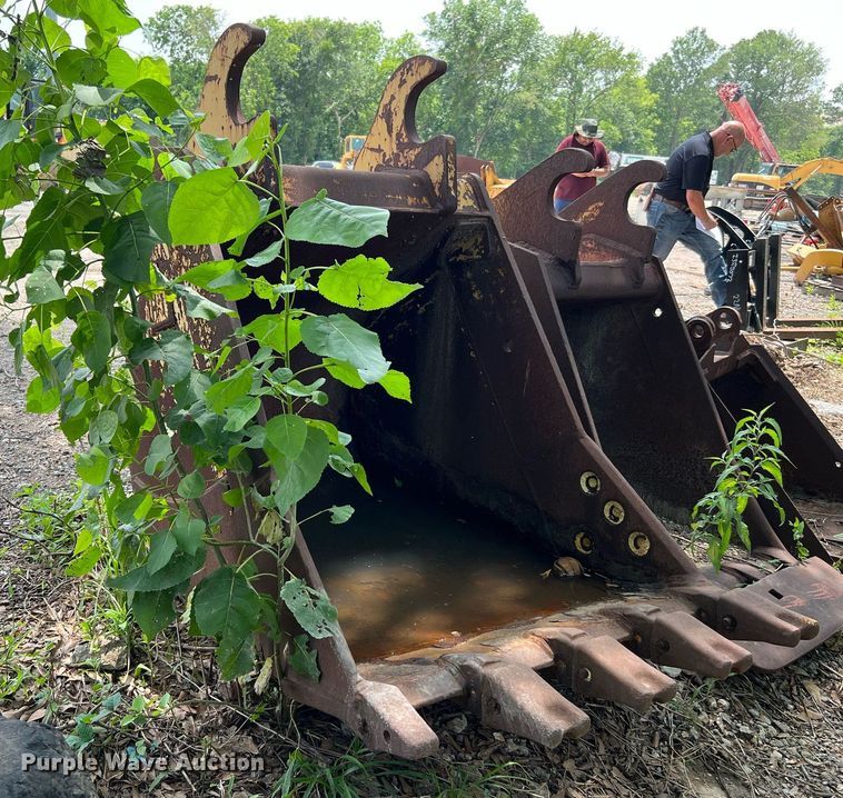 image for item MF9996 Caterpillar  excavator bucket