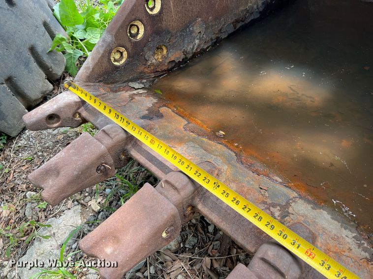 image for item MF9996 Caterpillar  excavator bucket