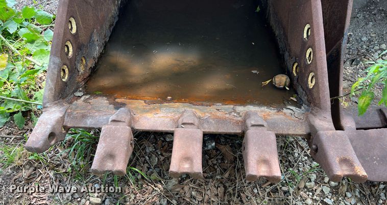 image for item MF9996 Caterpillar  excavator bucket