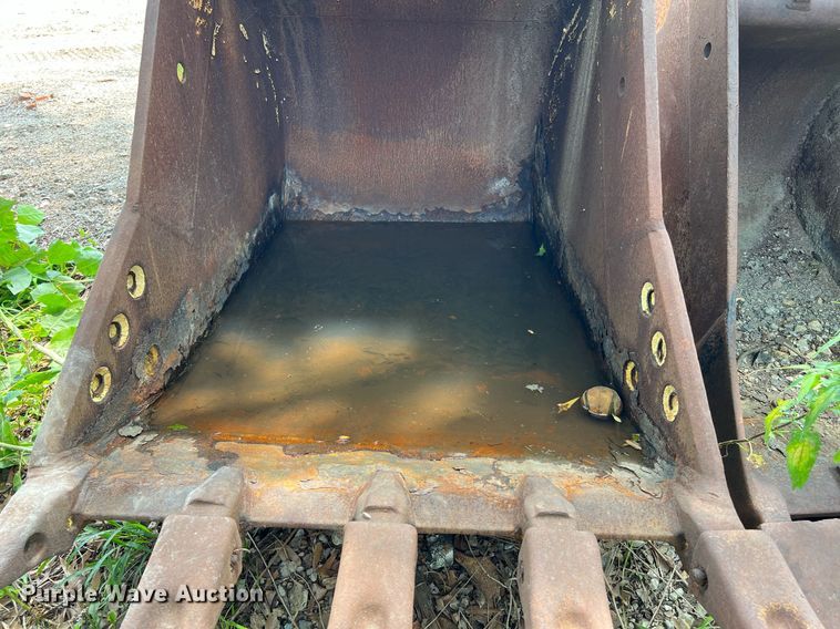 image for item MF9996 Caterpillar  excavator bucket