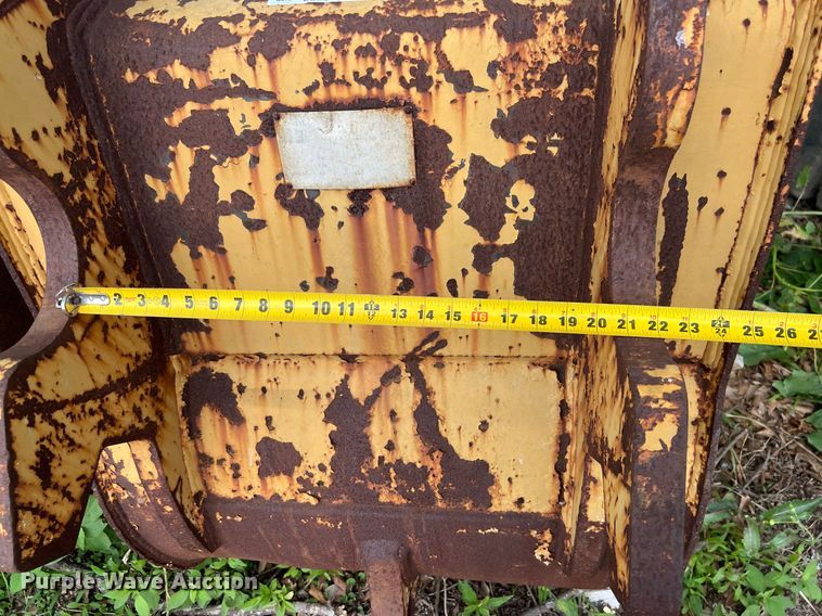 image for item MF9996 Caterpillar  excavator bucket