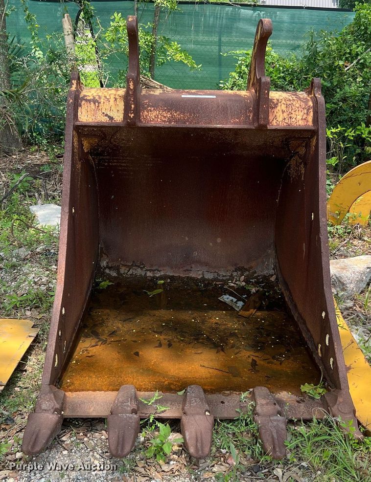 image for item MF9999 Caterpillar  excavator bucket