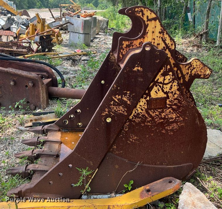 image for item MF9999 Caterpillar  excavator bucket