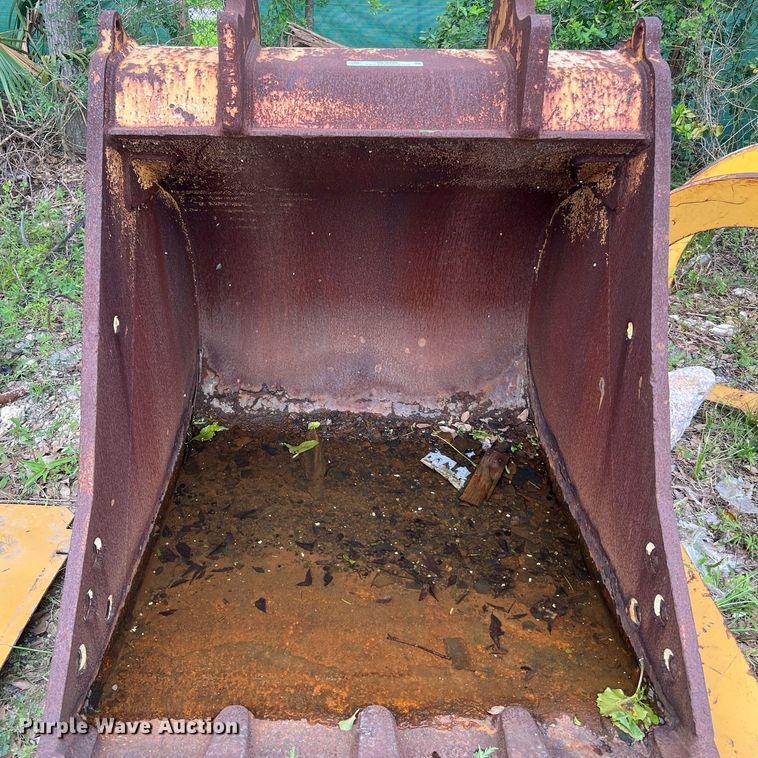 image for item MF9999 Caterpillar  excavator bucket