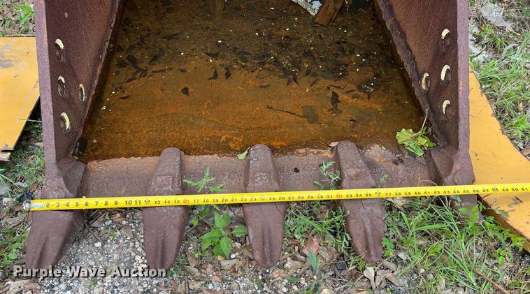 image for item MF9999 Caterpillar  excavator bucket