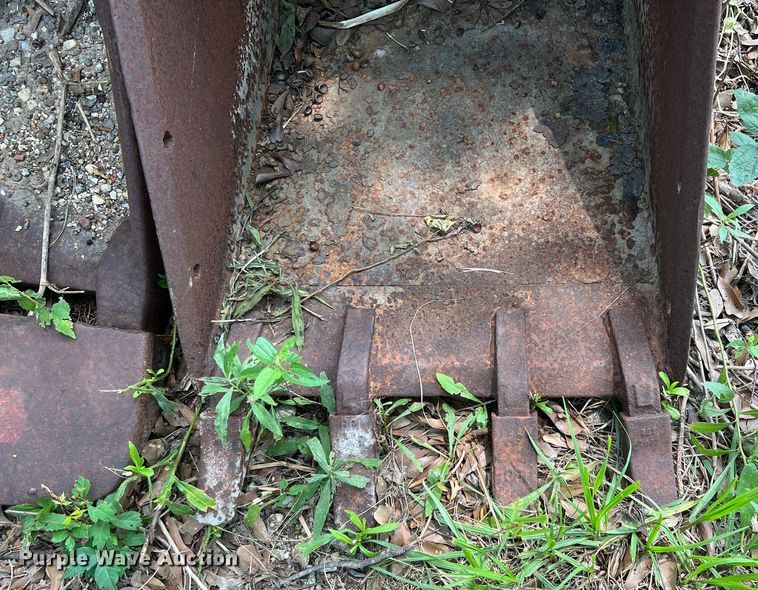 image for item MG9004 Ford  excavator bucket