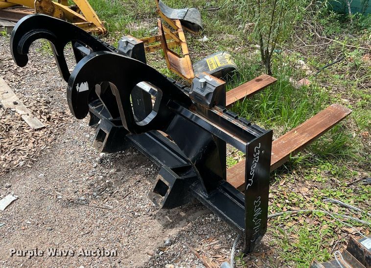 image for item MG9006 Caterpillar  wheel loader forks