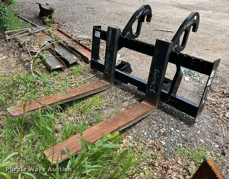 image for item MG9006 Caterpillar  wheel loader forks