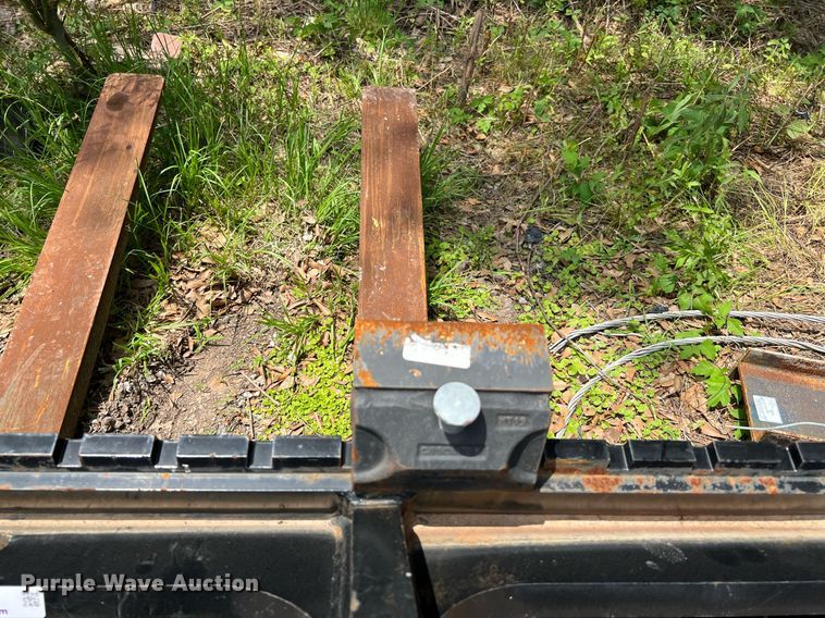 image for item MG9006 Caterpillar  wheel loader forks