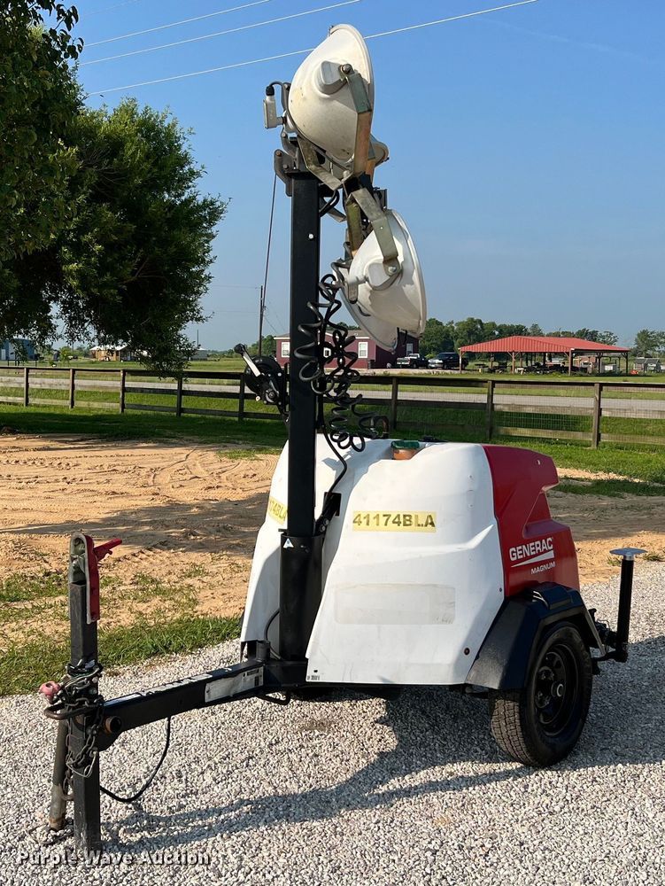 image for item MG9012 2017 Generac Magnum  light plant