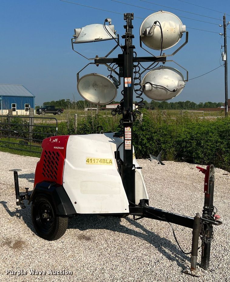 image for item MG9012 2017 Generac Magnum  light plant