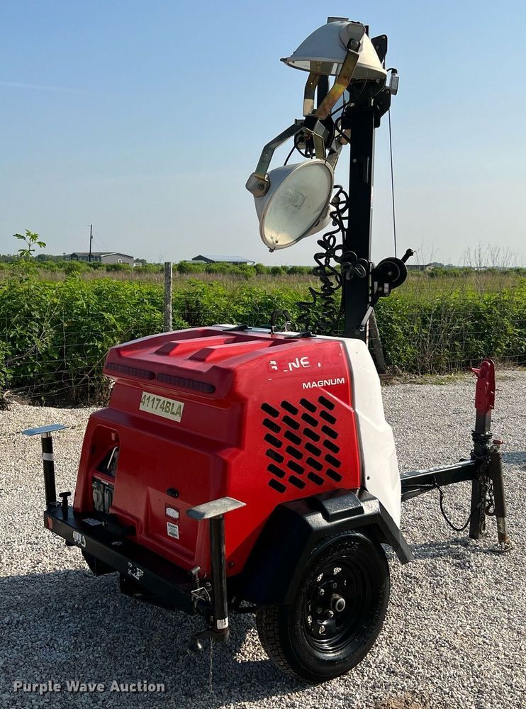 image for item MG9012 2017 Generac Magnum  light plant