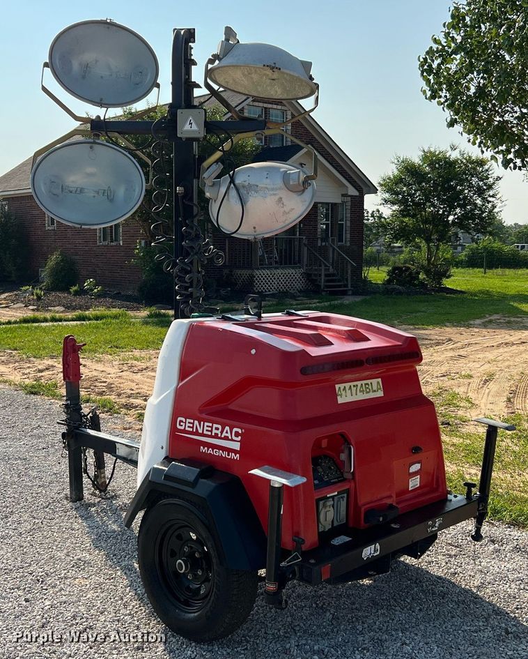 image for item MG9012 2017 Generac Magnum  light plant