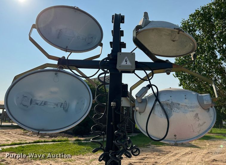 image for item MG9012 2017 Generac Magnum  light plant