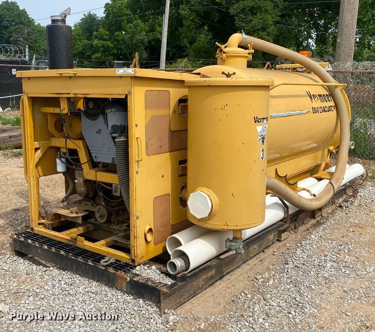 image for item MG9917 2000 Vermeer E800  vacuum excavator