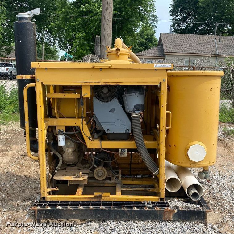 image for item MG9917 2000 Vermeer E800  vacuum excavator