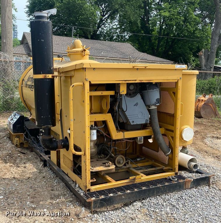 image for item MG9917 2000 Vermeer E800  vacuum excavator