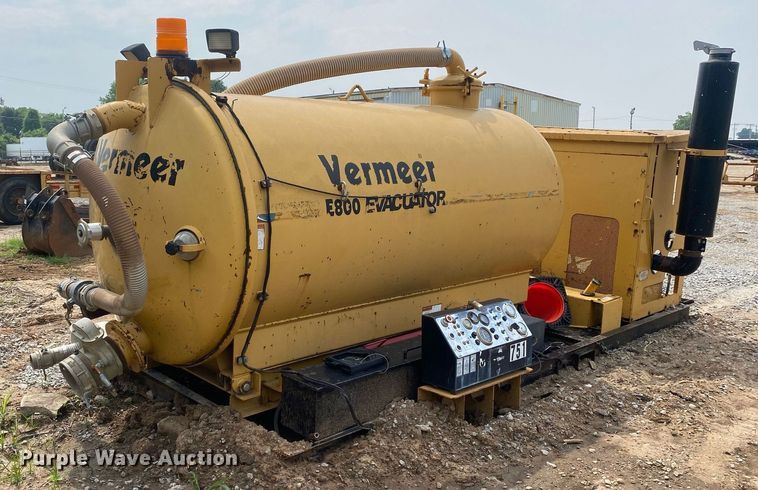 image for item MG9917 2000 Vermeer E800  vacuum excavator