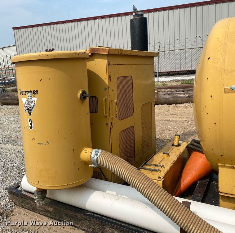 image for item MG9917 2000 Vermeer E800  vacuum excavator