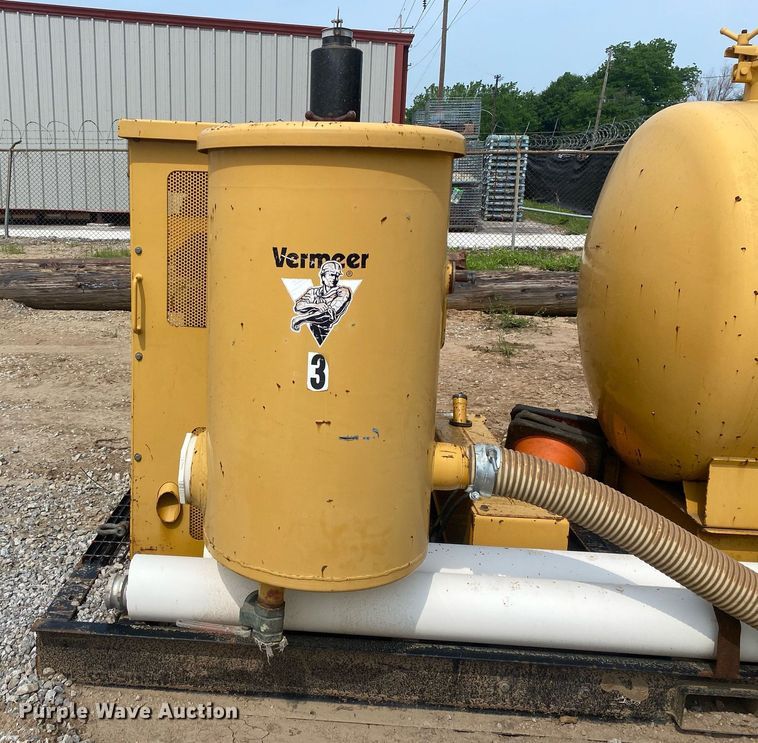 image for item MG9917 2000 Vermeer E800  vacuum excavator