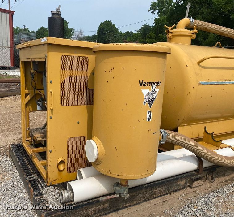 image for item MG9917 2000 Vermeer E800  vacuum excavator