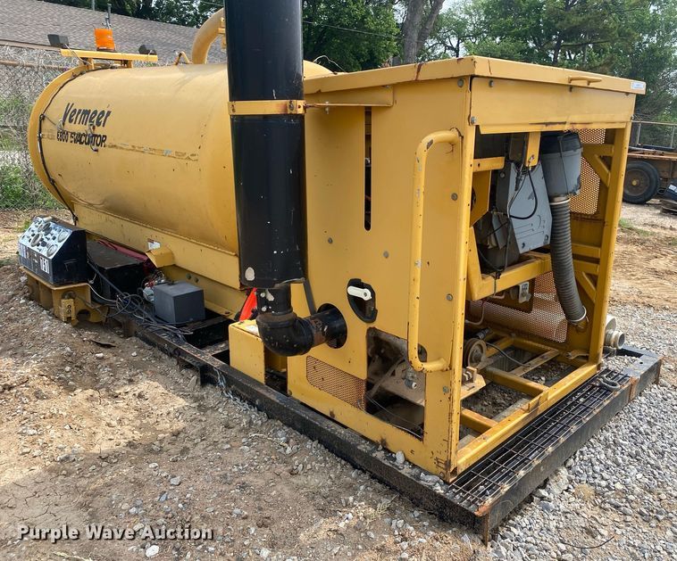 image for item MG9917 2000 Vermeer E800  vacuum excavator