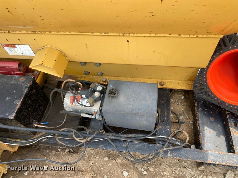 image for item MG9917 2000 Vermeer E800  vacuum excavator