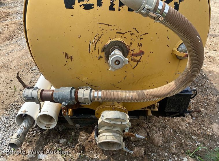 image for item MG9917 2000 Vermeer E800  vacuum excavator