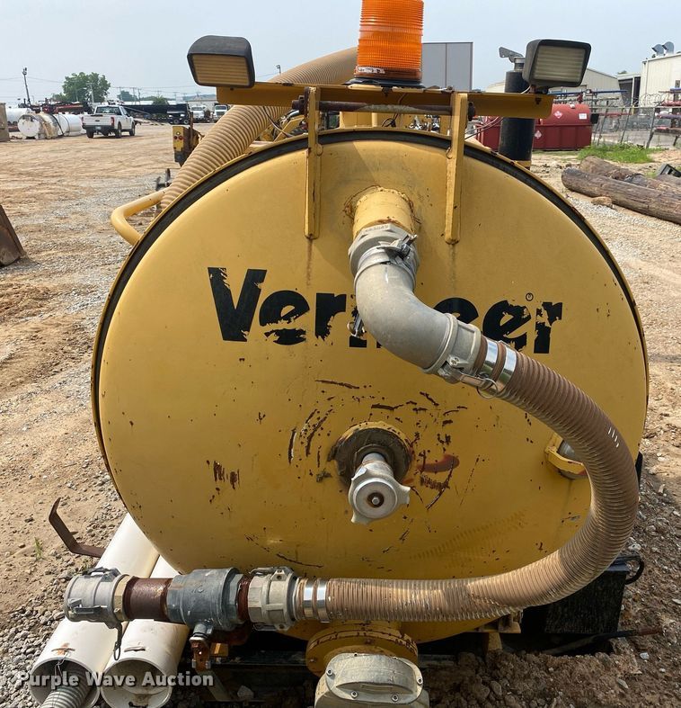 image for item MG9917 2000 Vermeer E800  vacuum excavator