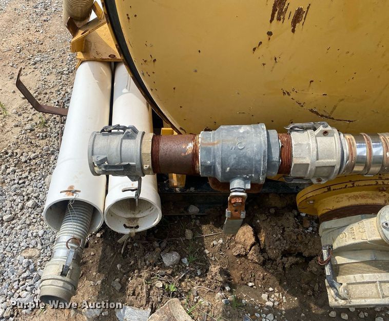 image for item MG9917 2000 Vermeer E800  vacuum excavator