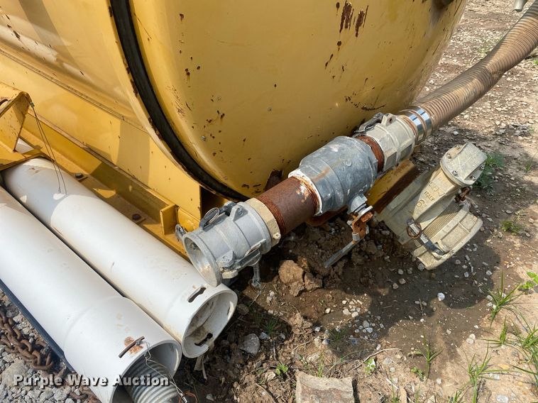 image for item MG9917 2000 Vermeer E800  vacuum excavator