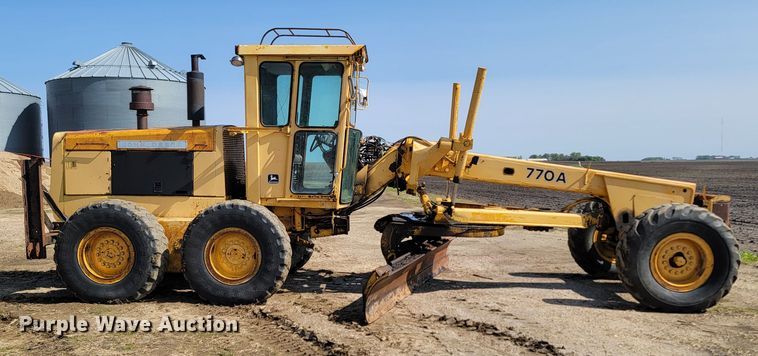 image for item ML9381 John Deere 770A  motor grader