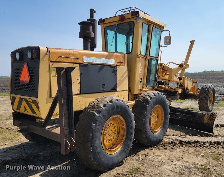 image for item ML9381 John Deere 770A  motor grader