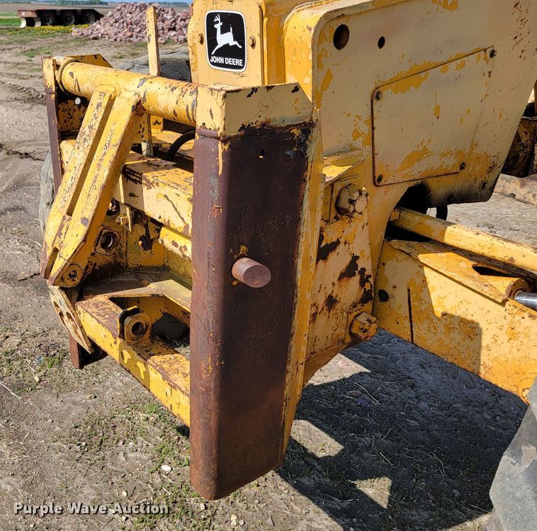 image for item ML9381 John Deere 770A  motor grader