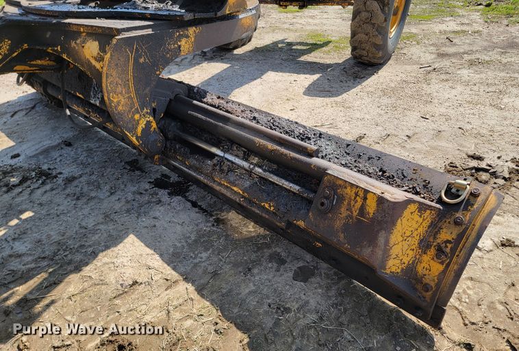 image for item ML9381 John Deere 770A  motor grader