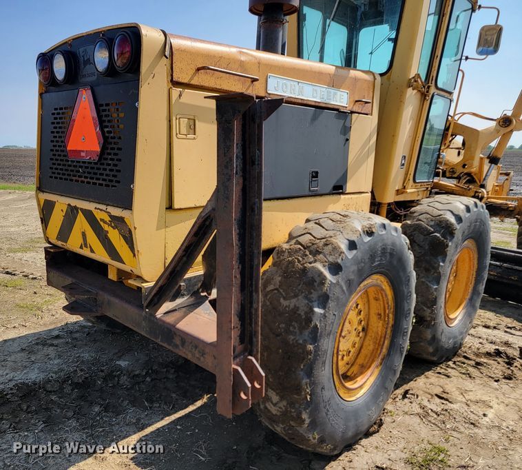 image for item ML9381 John Deere 770A  motor grader