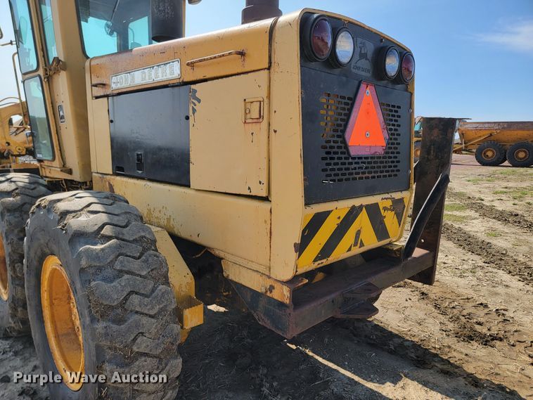 image for item ML9381 John Deere 770A  motor grader