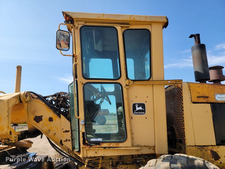 image for item ML9381 John Deere 770A  motor grader