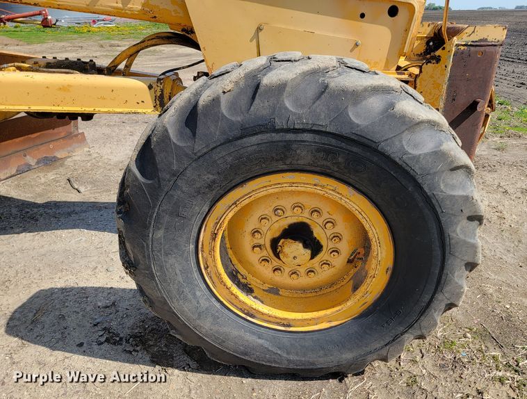 image for item ML9381 John Deere 770A  motor grader