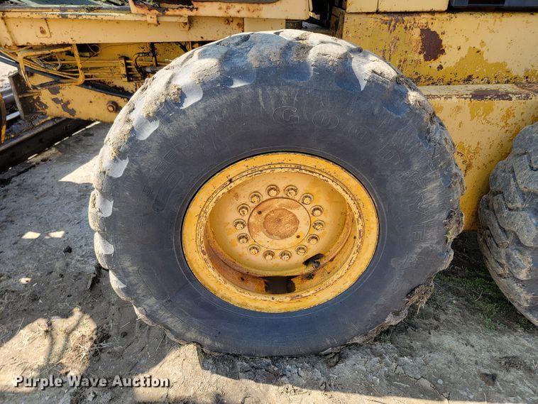 image for item ML9381 John Deere 770A  motor grader