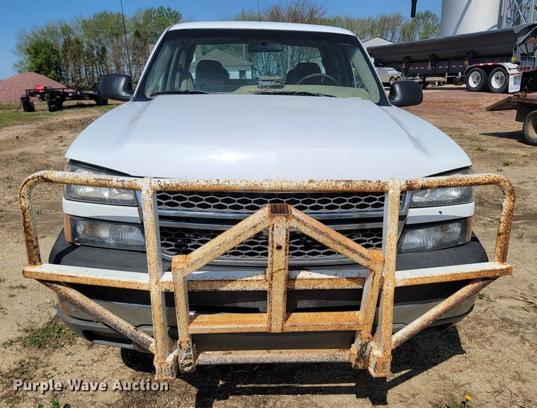 image for item ML9384 2005 Chevrolet Silverado 2500HD  Ext. Cab pickup truck