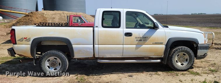 image for item ML9384 2005 Chevrolet Silverado 2500HD  Ext. Cab pickup truck