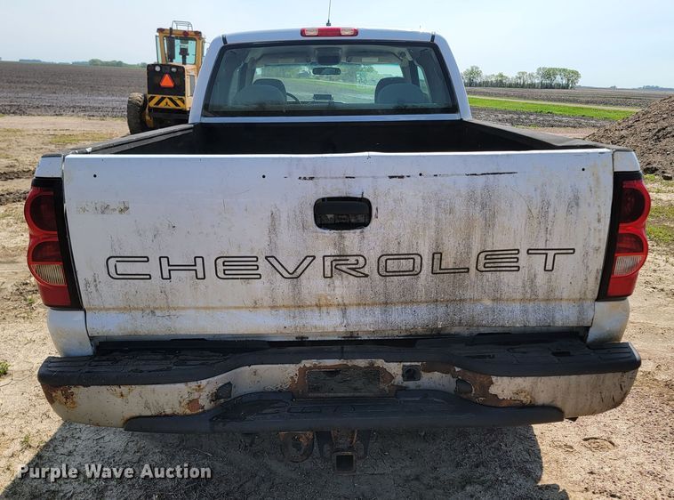 image for item ML9384 2005 Chevrolet Silverado 2500HD  Ext. Cab pickup truck