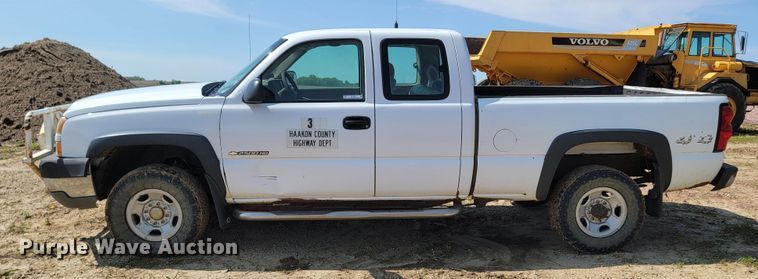 image for item ML9384 2005 Chevrolet Silverado 2500HD  Ext. Cab pickup truck