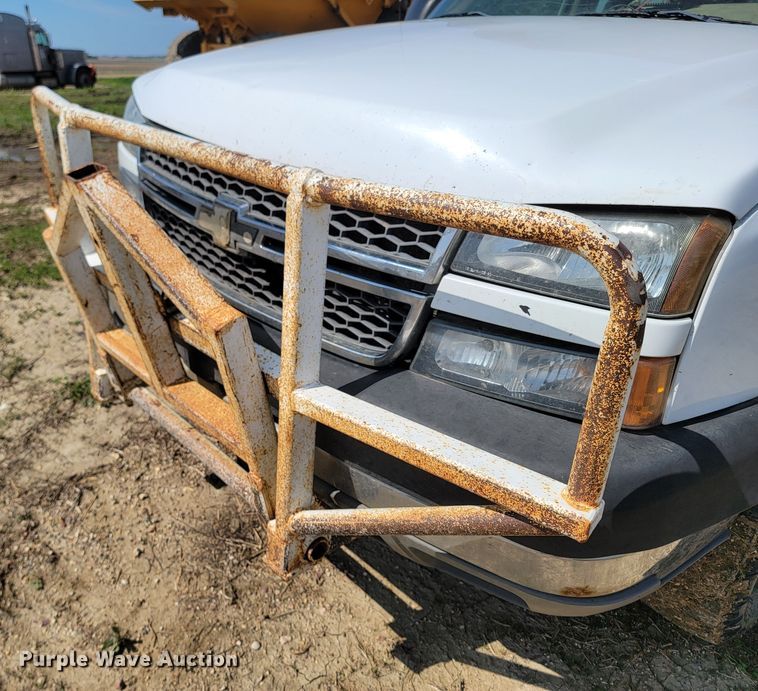 image for item ML9384 2005 Chevrolet Silverado 2500HD  Ext. Cab pickup truck